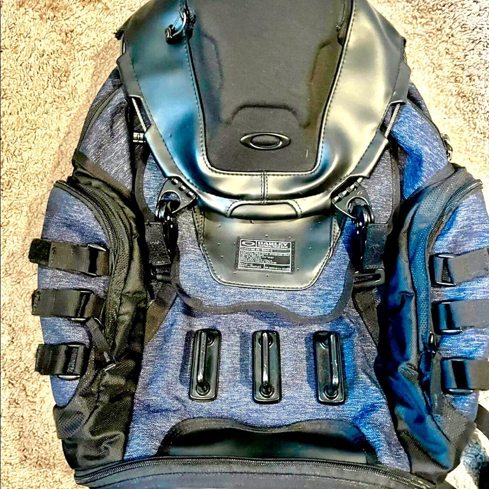 Oakley kitchen sink tactical backpack